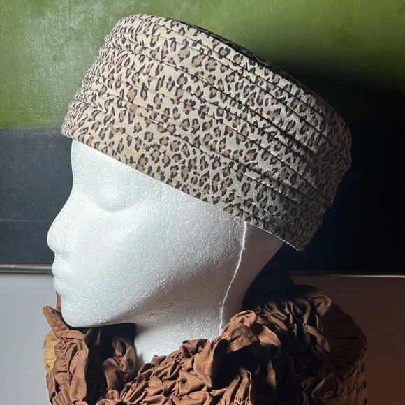 Vintage leopard pill box hat (suede - Picture 2 of 5